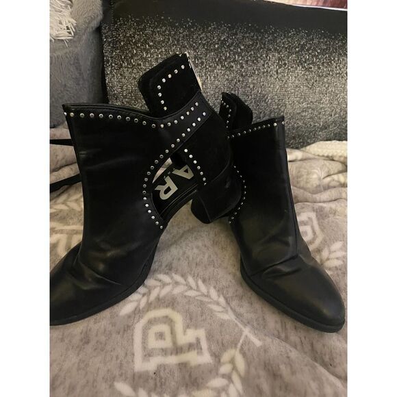 ZARA TRF Women's EUR 40 9Black Leather Studded Ankle Boots Zippered Back - Picture 3 of 8